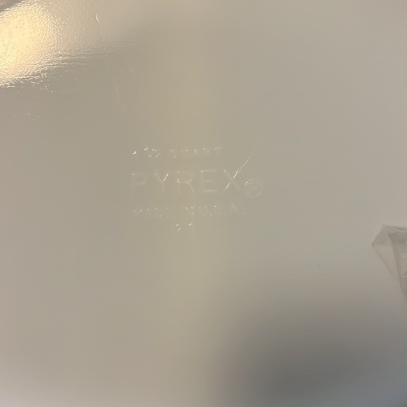 Pyrex Dish - Picture 4 of 4